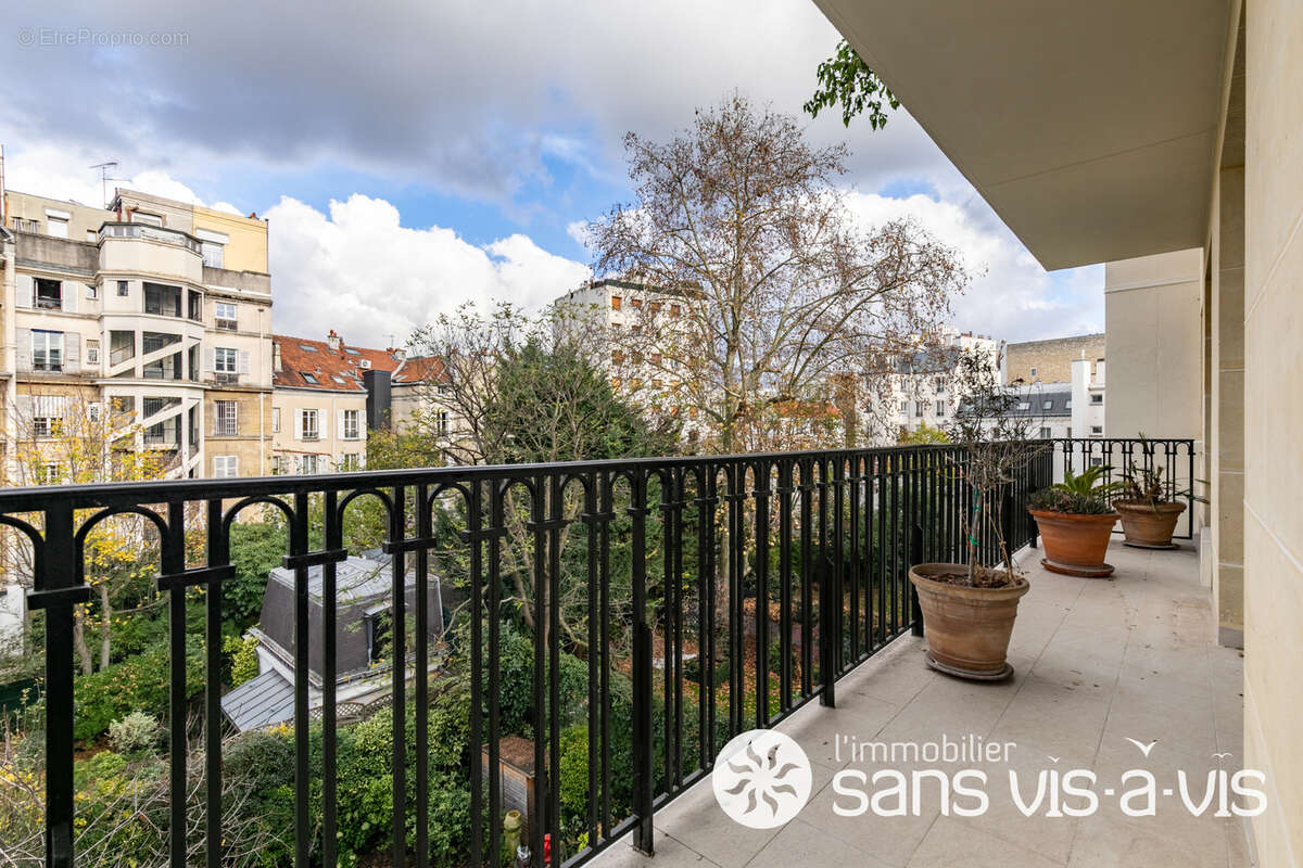 Appartement à NEUILLY-SUR-SEINE