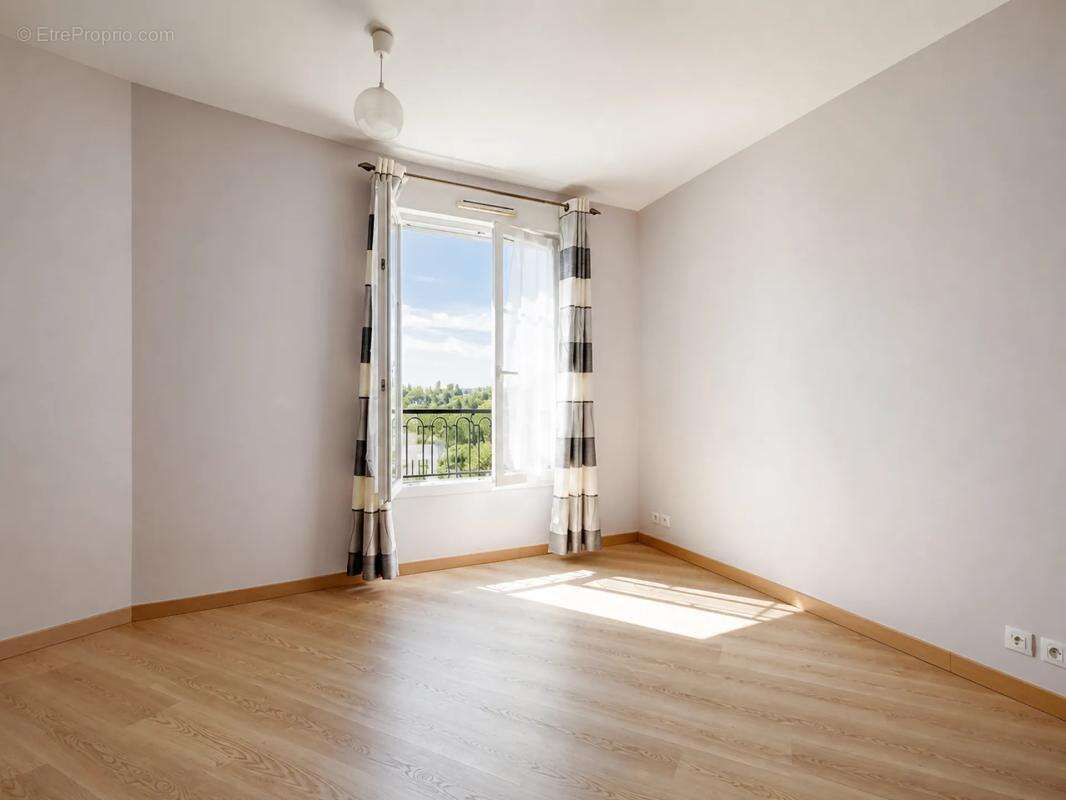 Appartement de 5 pièces de 95 m² à Osny - photo 6