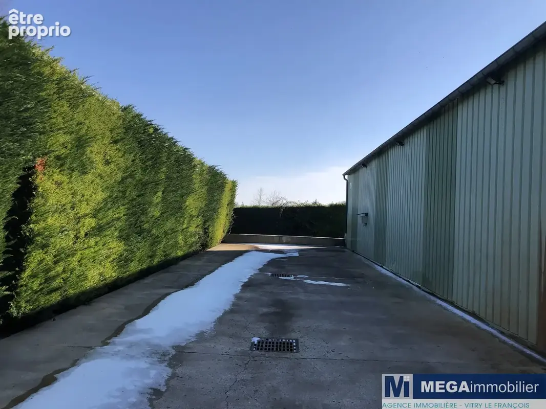  Superbes entrepôts aux portes de Vitry le François - photo 5
