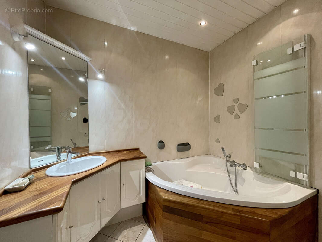 Maison à LA VACHERIE