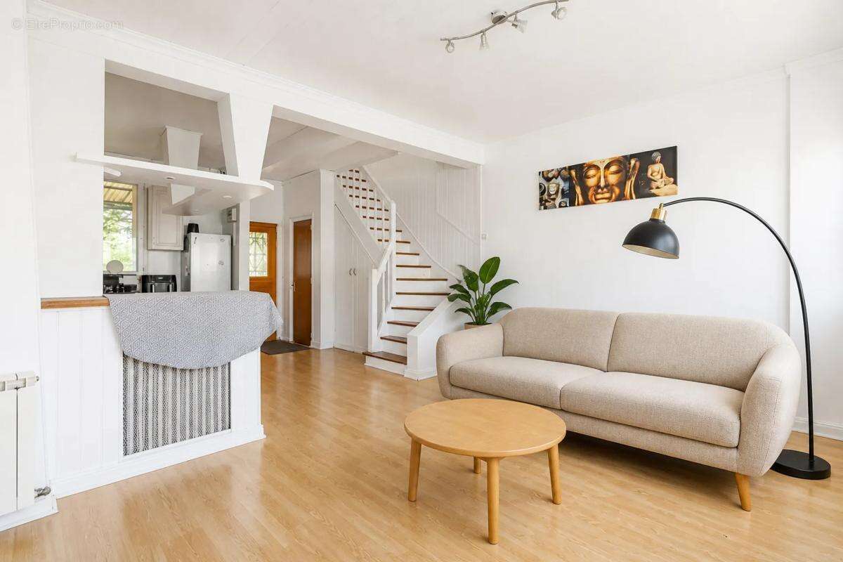 Maison lumineuse 3 pièces avec jardin privatif - photo 3