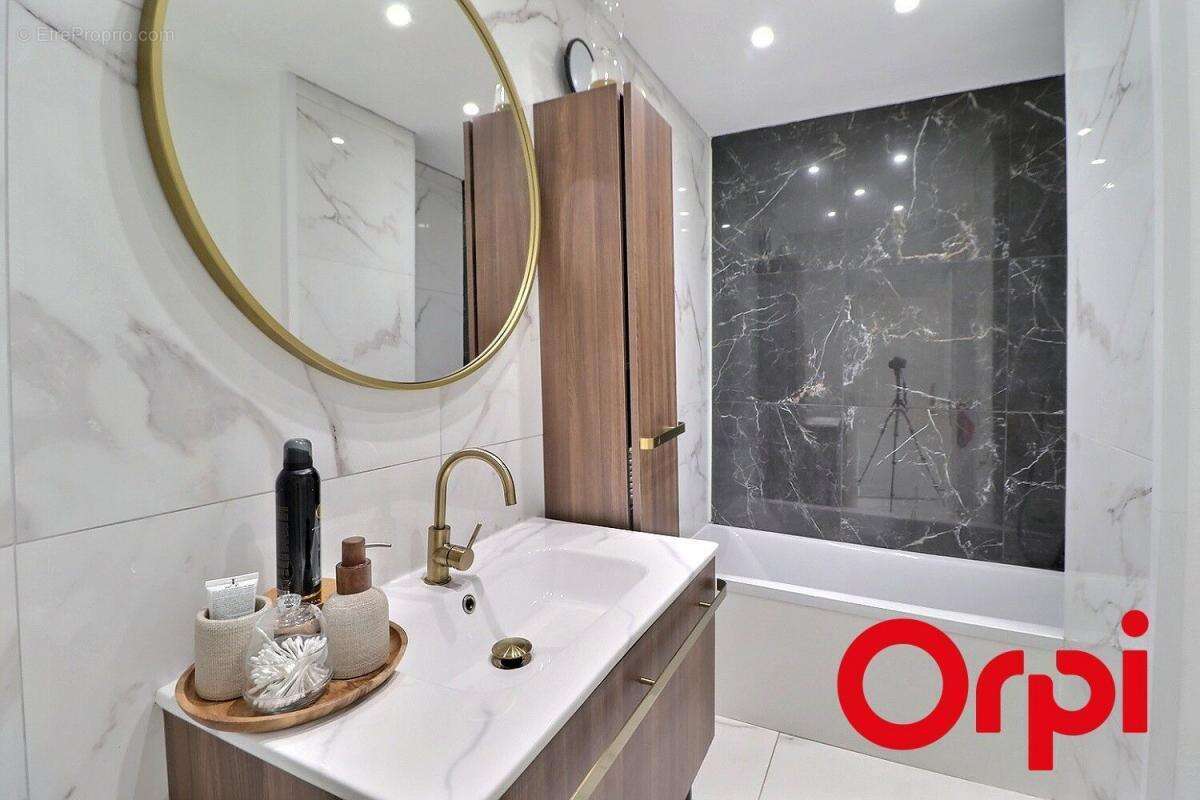 Appartement à MARSEILLE-2E