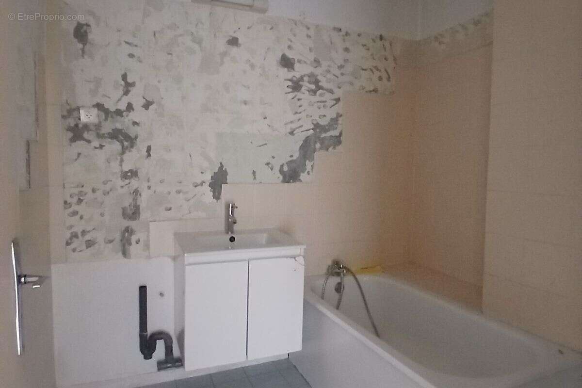 E00110073l-t2-fauviere-106200 €-62 rue pirerre doize-13010 marseille- - photo 8