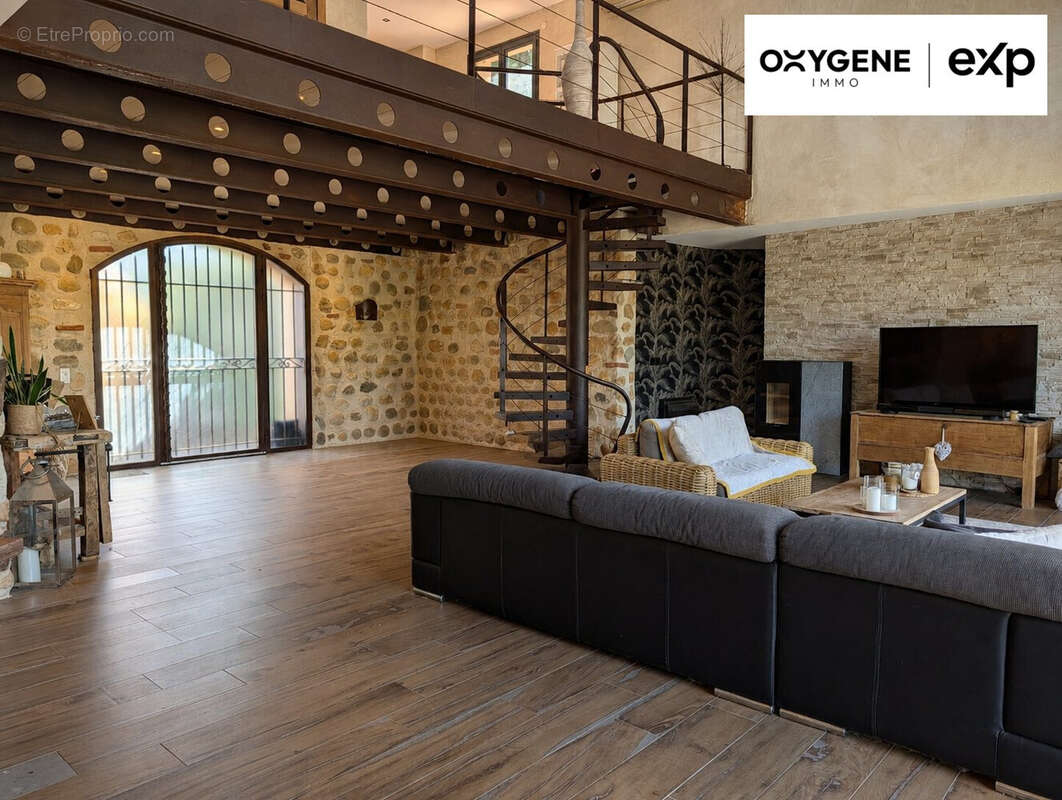 Maison 205 m² à Le Soler  - photo 2