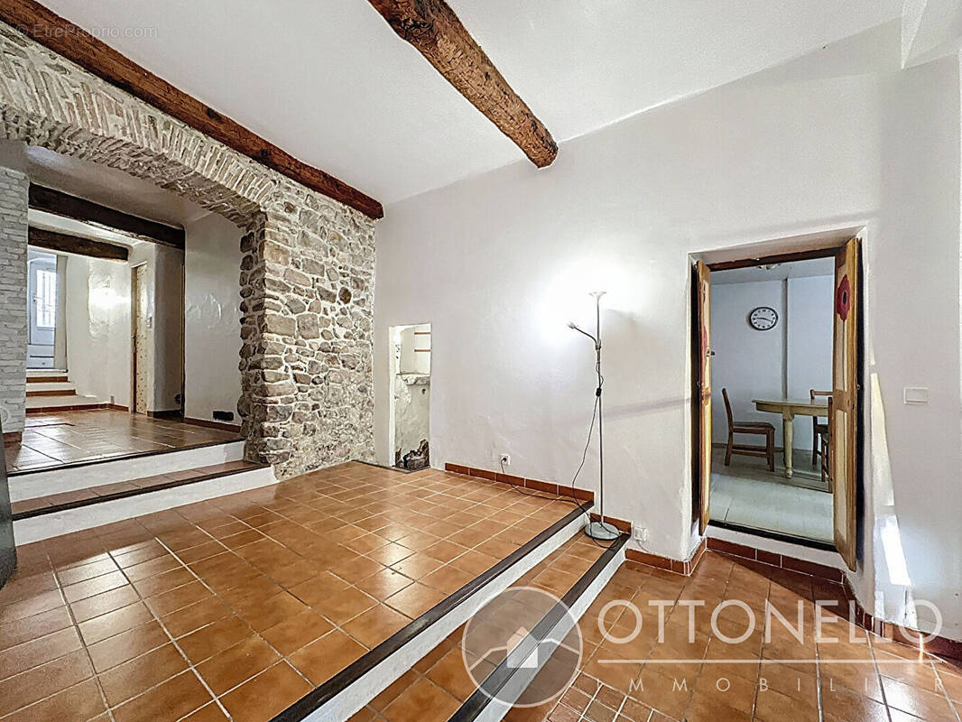 Appartement à ROQUEBRUNE-SUR-ARGENS