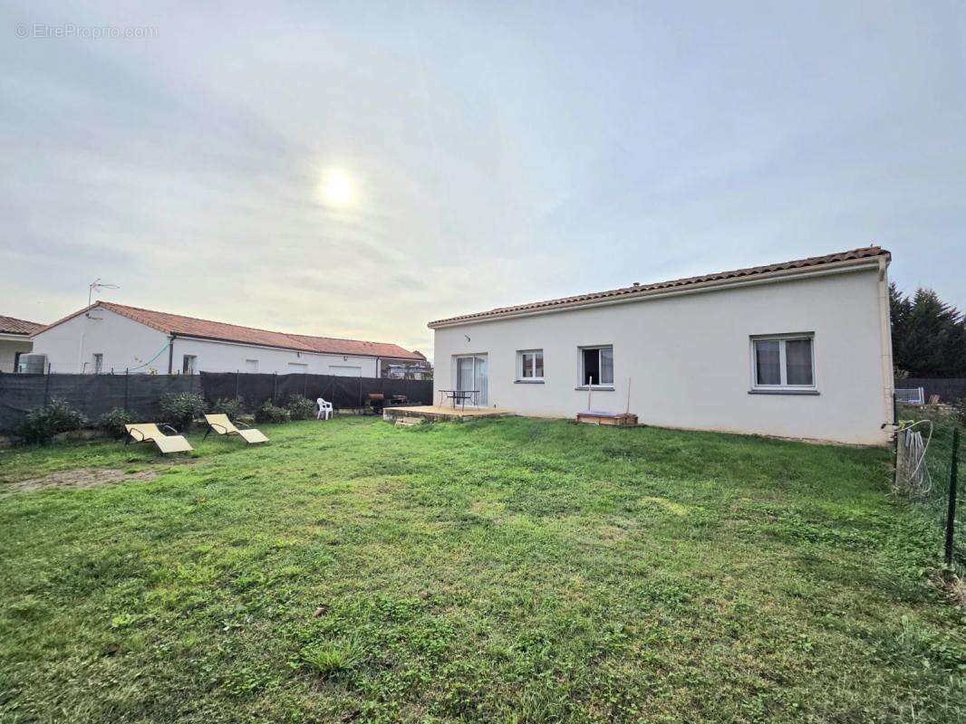 Maison à MONTBARTIER