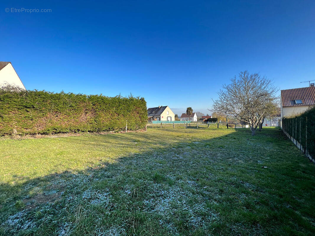 Terrain à CLERY-EN-VEXIN