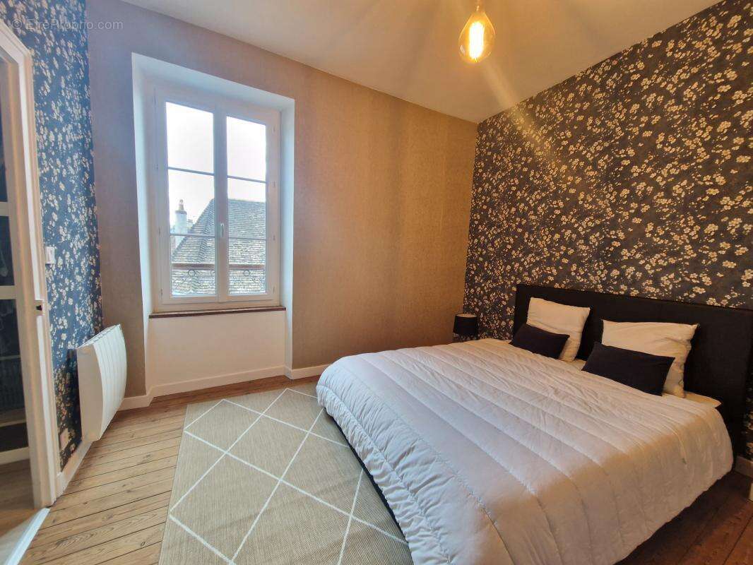 Maison à MONTFORT-LE-GESNOIS