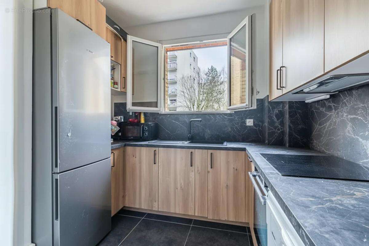 Appartement à COURBEVOIE