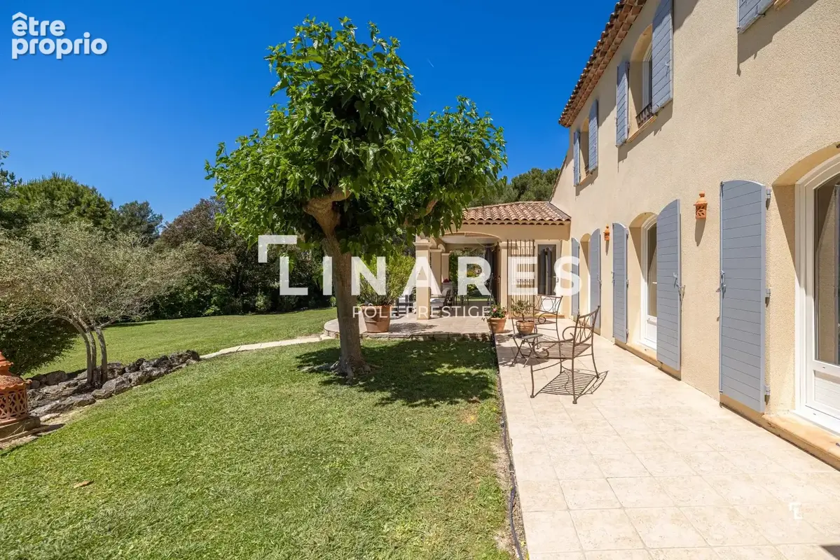 Villa LA NIEGA - Propriété familiale de 240m2 avec piscine et un appartement  T2 indépendant  - Ventabren - photo 17