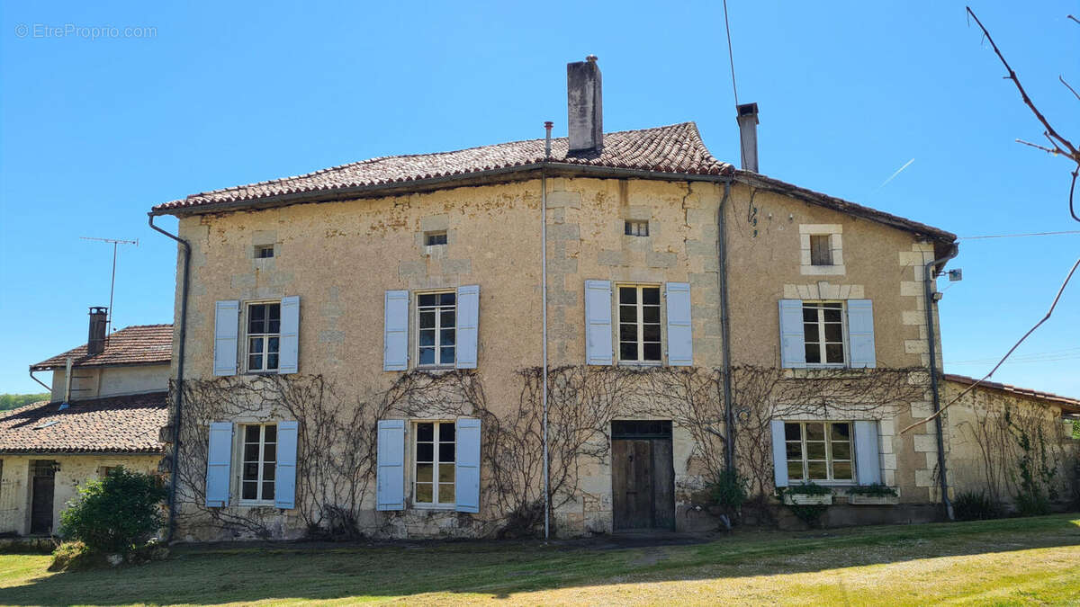 Charente property for sale Aubeterre sur Dronne _1 - Maison à AUBETERRE-SUR-DRONNE