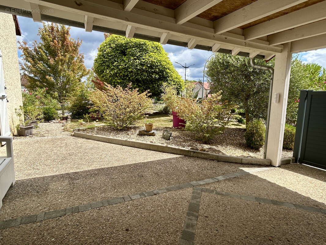 Maison à SAINT-PANTALEON-DE-LARCHE