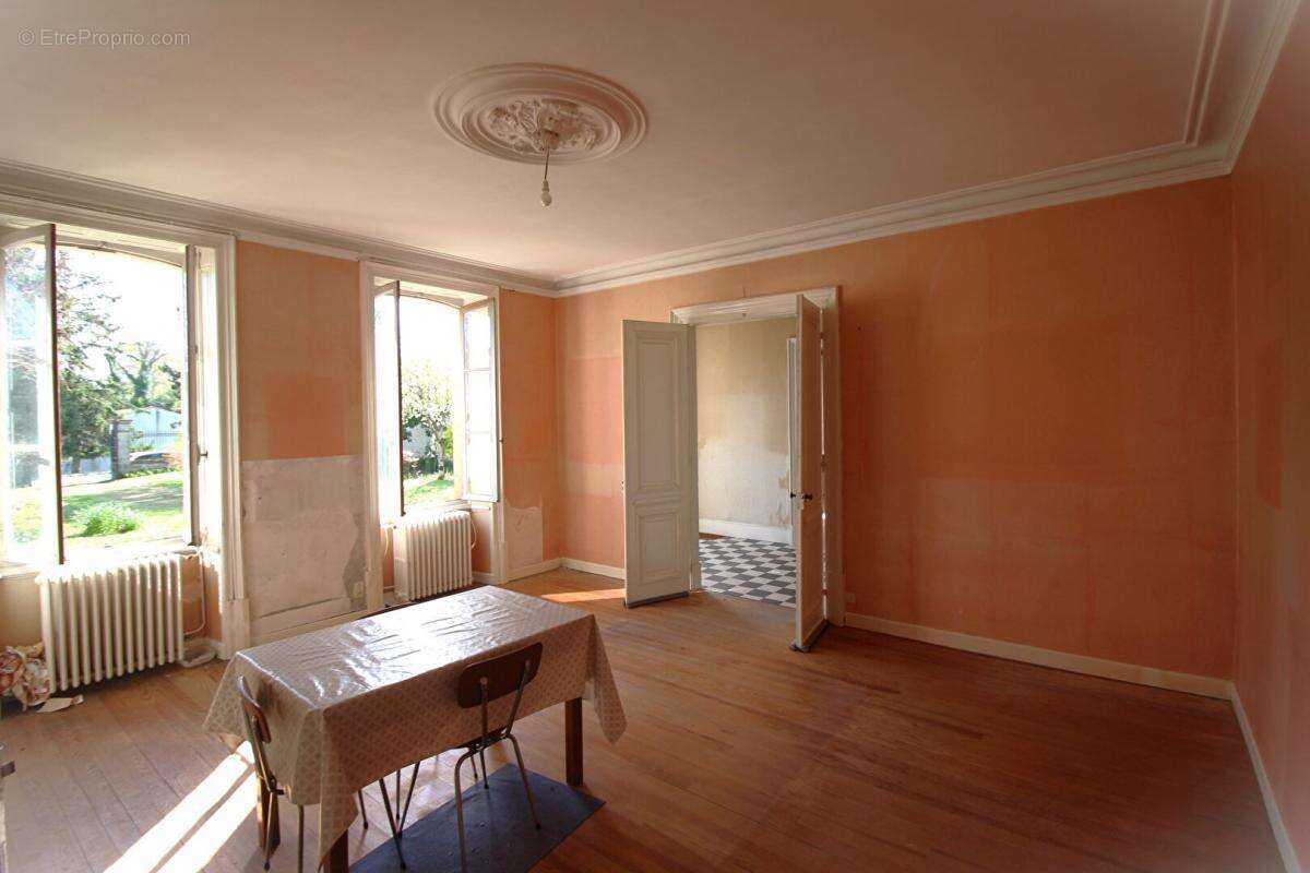 Maison à JARNAC-CHAMPAGNE