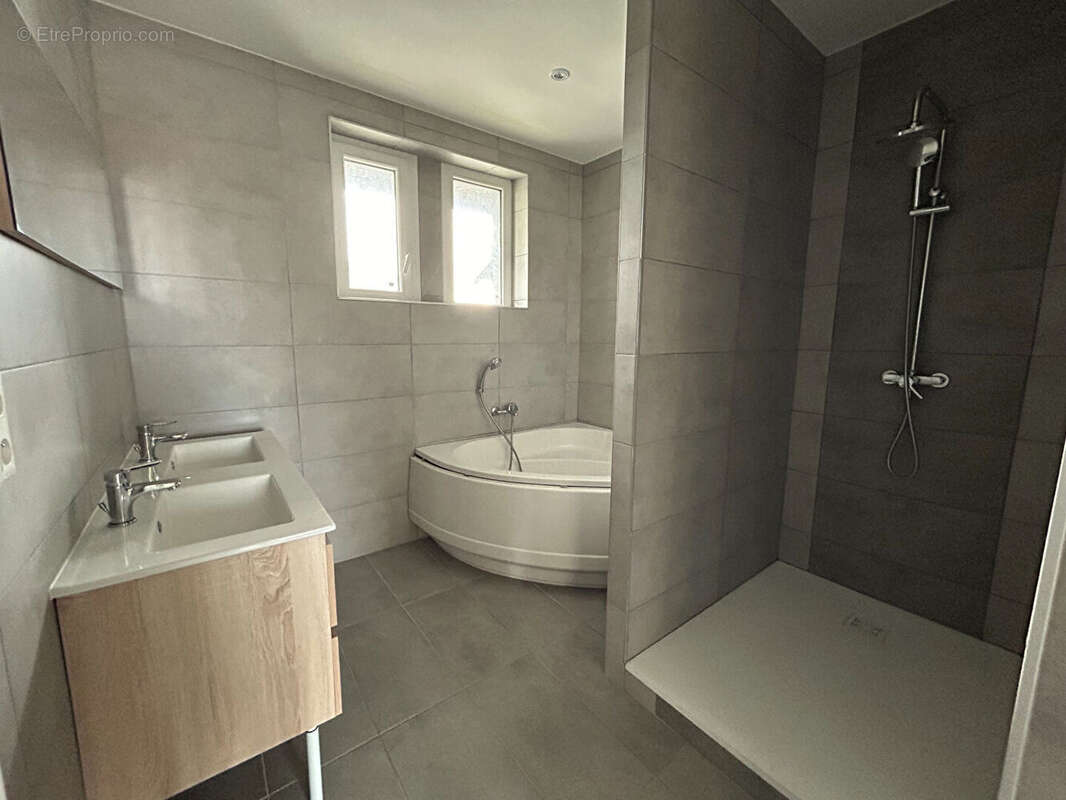 Appartement à ATTIGNAT