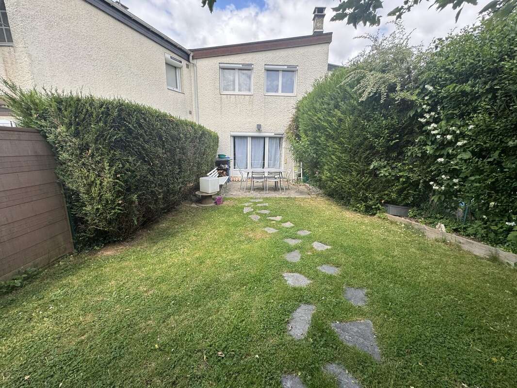 Maison à VILLIERS-LE-BACLE