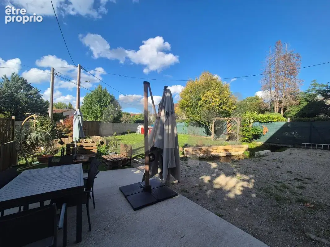 Montignac-Lascaux : maison rénovée avec grand sous-sol et terrasse - photo 11