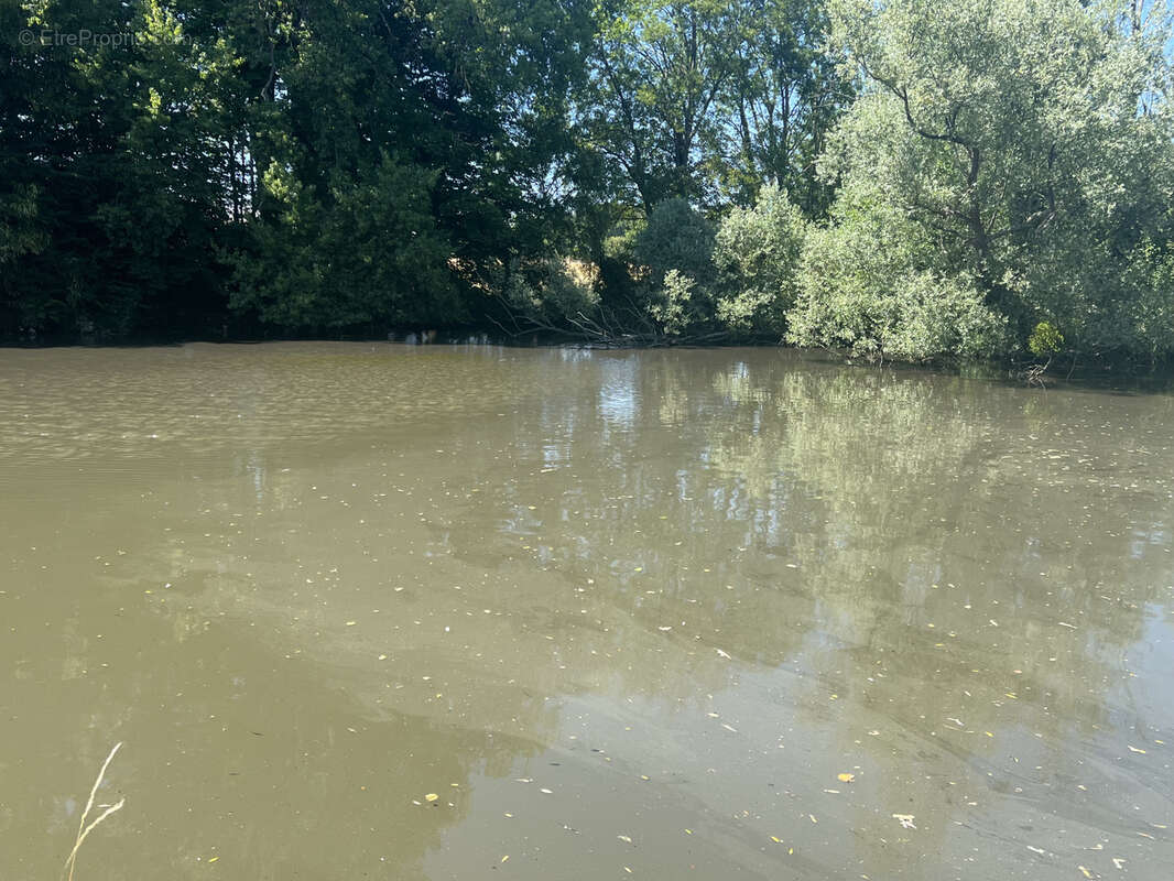 Autre à COULANGES-LES-NEVERS