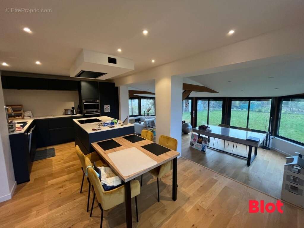 Maison à SAINT-ERBLON