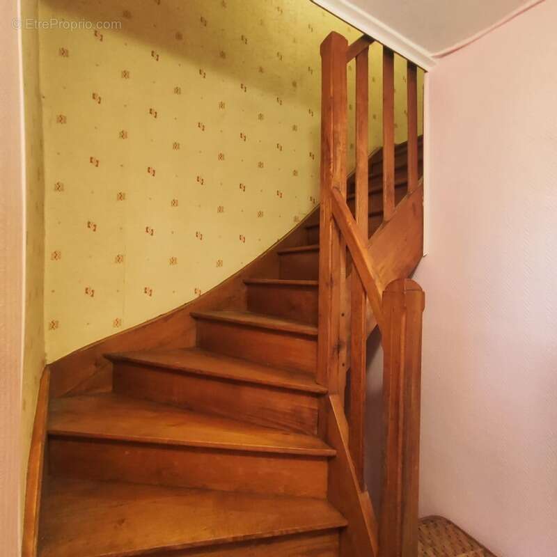 Maison à LA BATIE-MONTGASCON