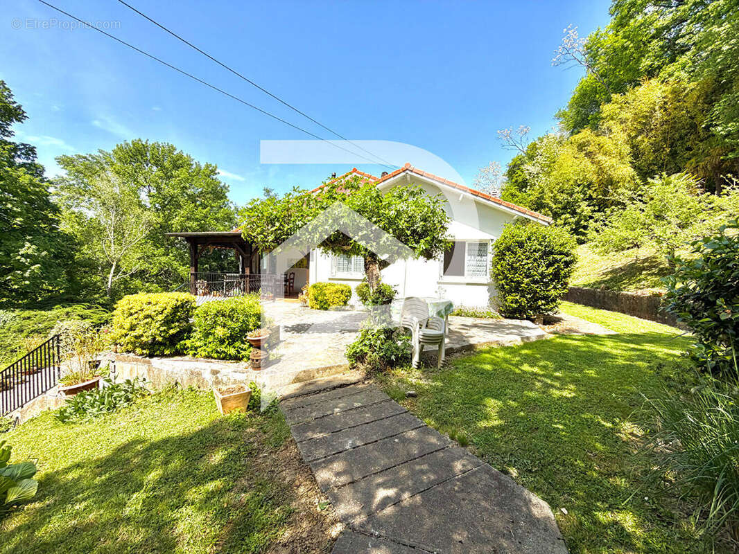 Maison à LAHOURCADE