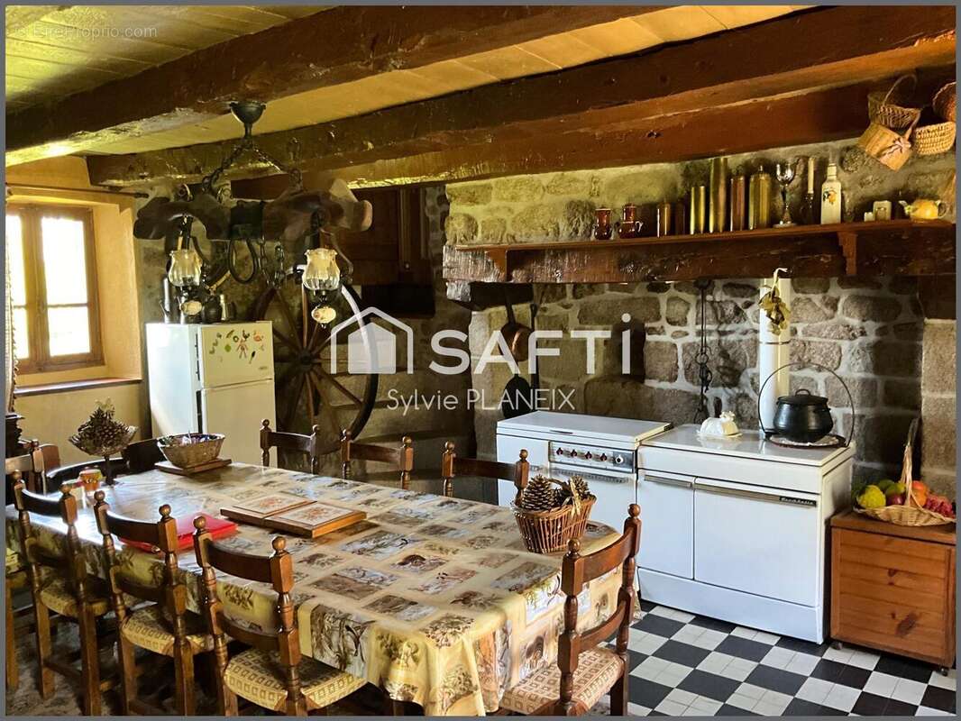Maison 80 m² à Crocq  - photo 3
