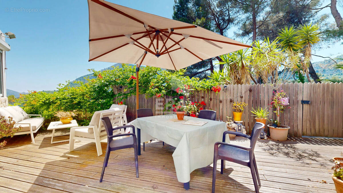 Appartement à TOURRETTE-LEVENS