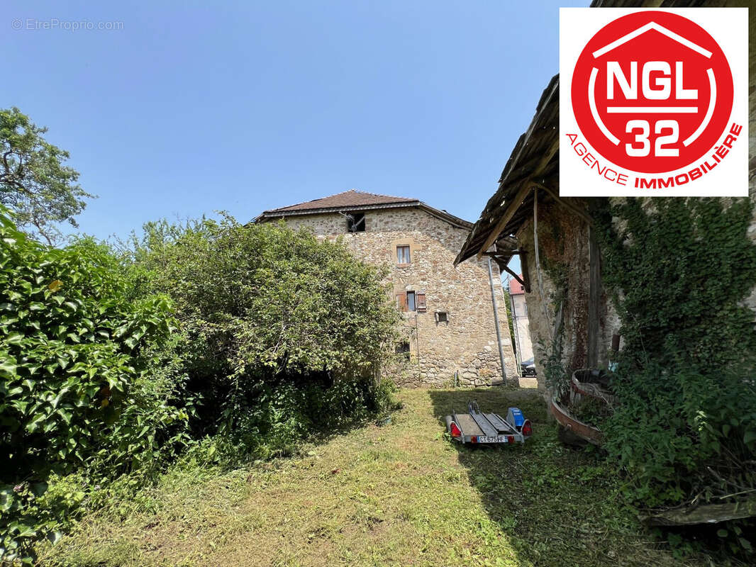 Maison à CRUSEILLES