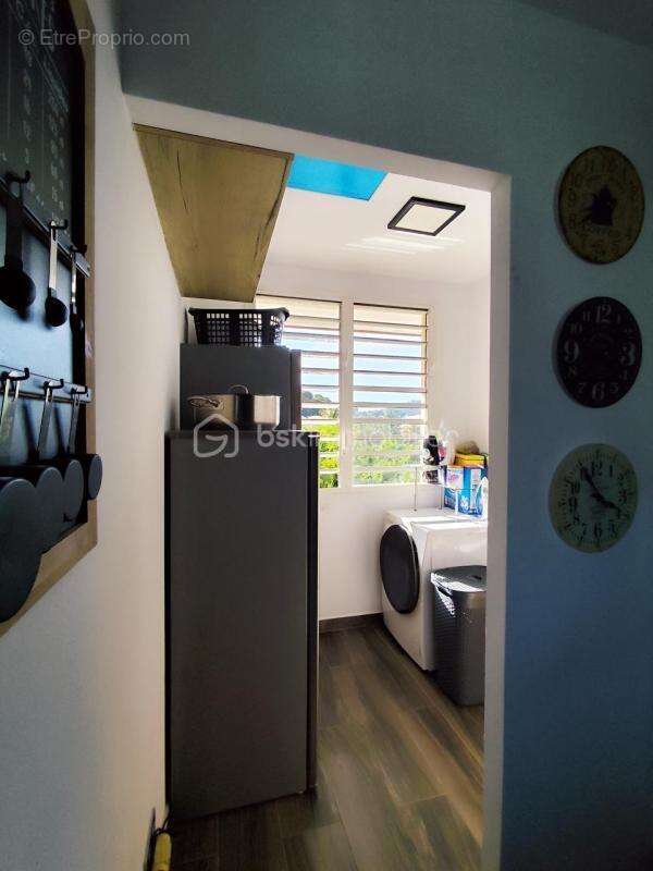 Appartement à REMIRE-MONTJOLY