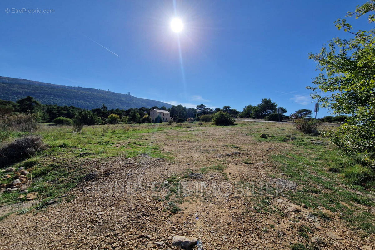 Terrain à PLAN-D'AUPS-SAINTE-BAUME