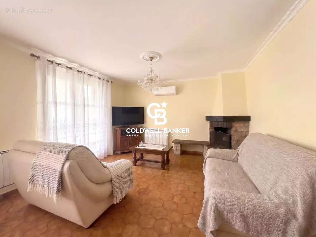 A vendre à Vétraz-Monthoux Maison familiale de 145 m² au calme avec terrain piscinable - photo 6