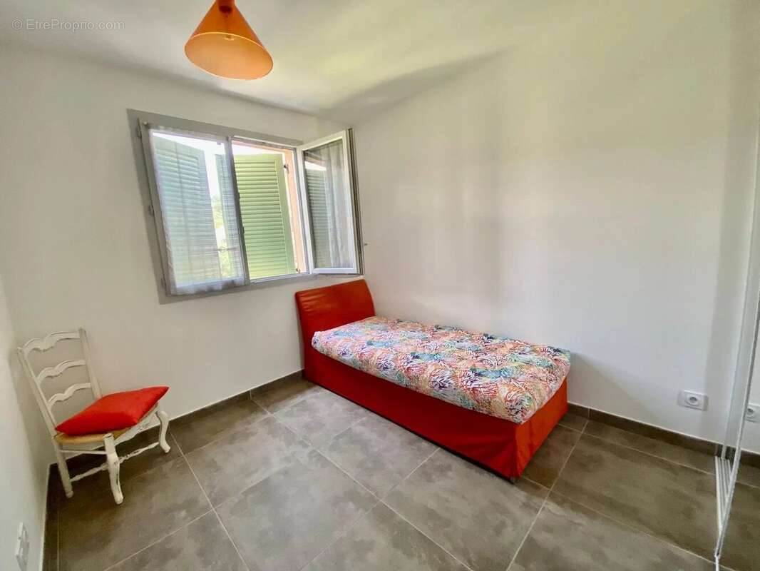 Appartement à BORMES-LES-MIMOSAS