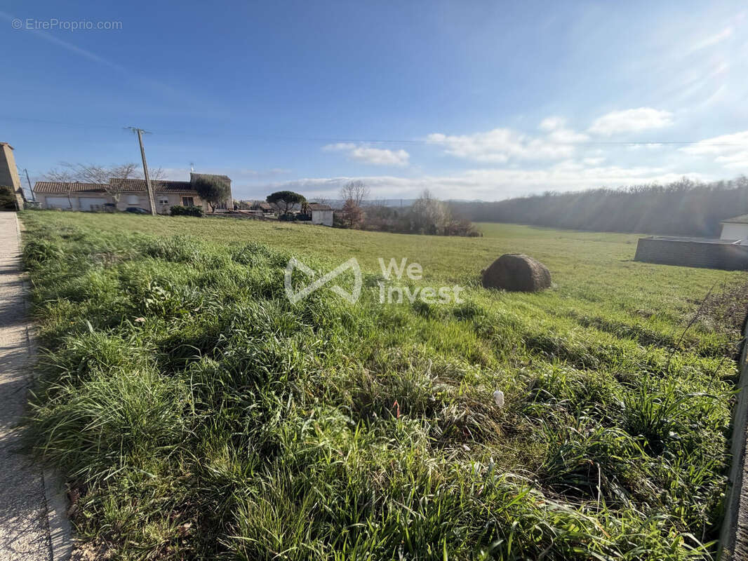 Terrain à LES PUJOLS