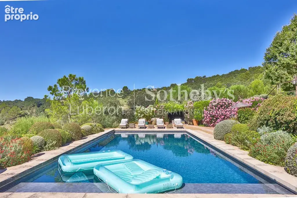 Bastide de Prestige avec piscine et terrain de 104 hectares en Provence - photo 4