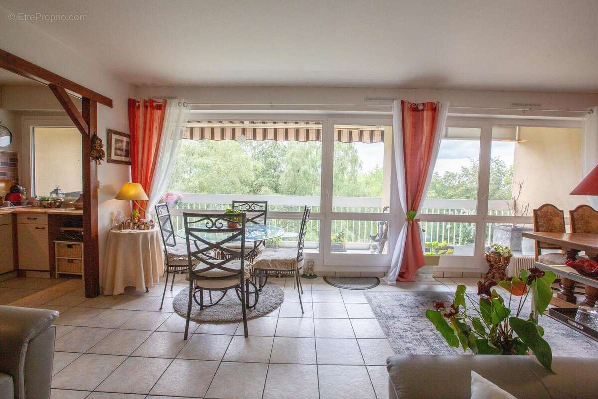 Photo 8 - Appartement à ELANCOURT