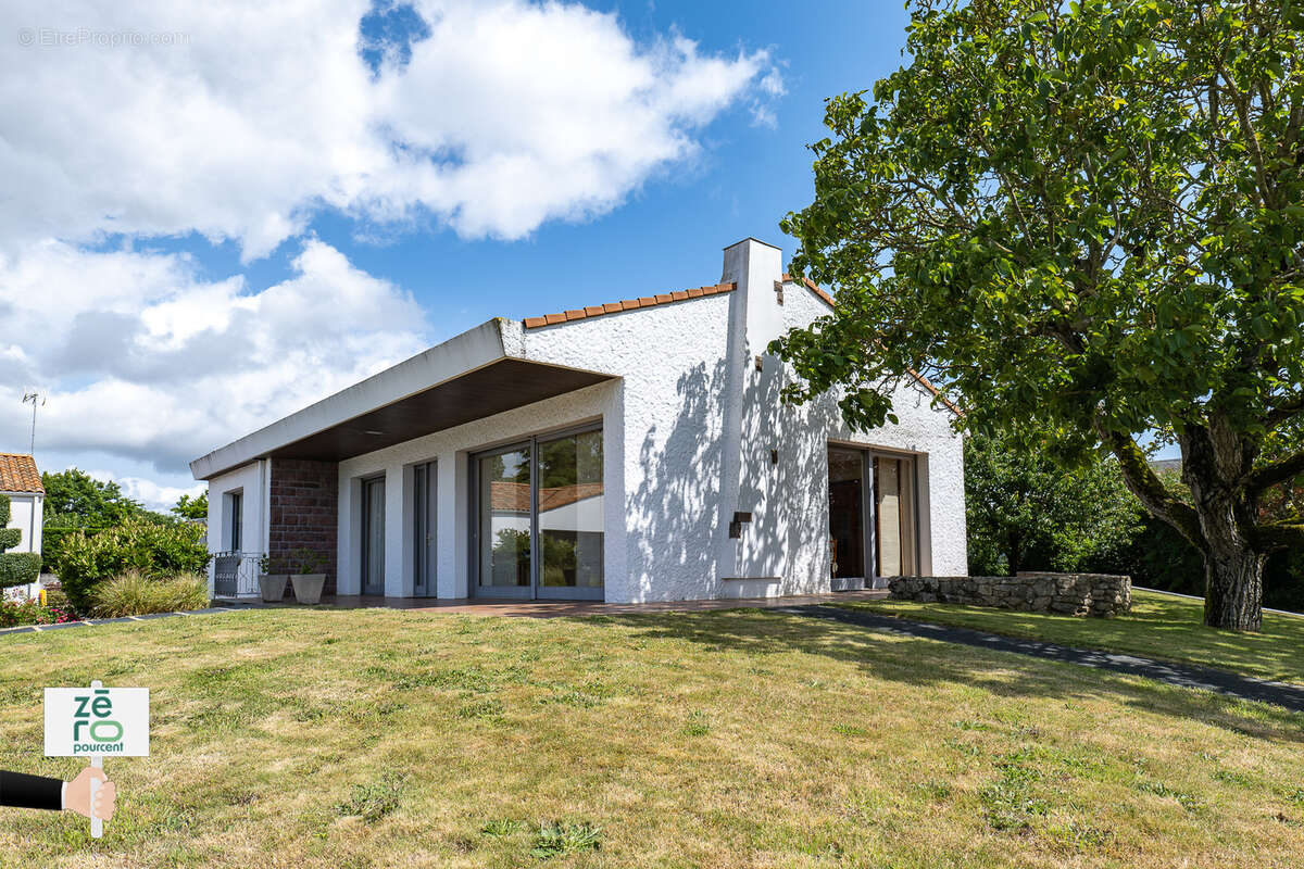 Maison à LES HERBIERS