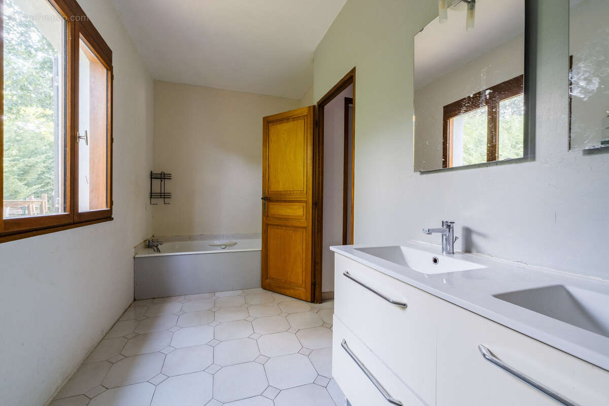 Maison à BRUGUIERES