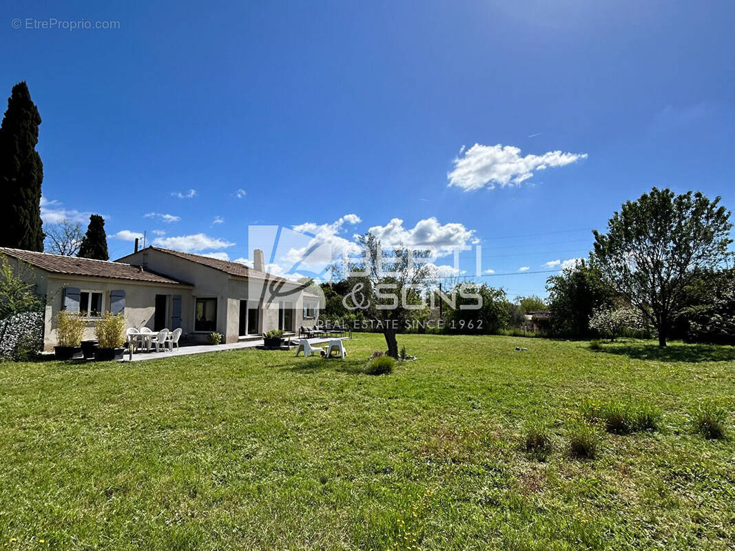 Maison à CHATEAUNEUF-GRASSE