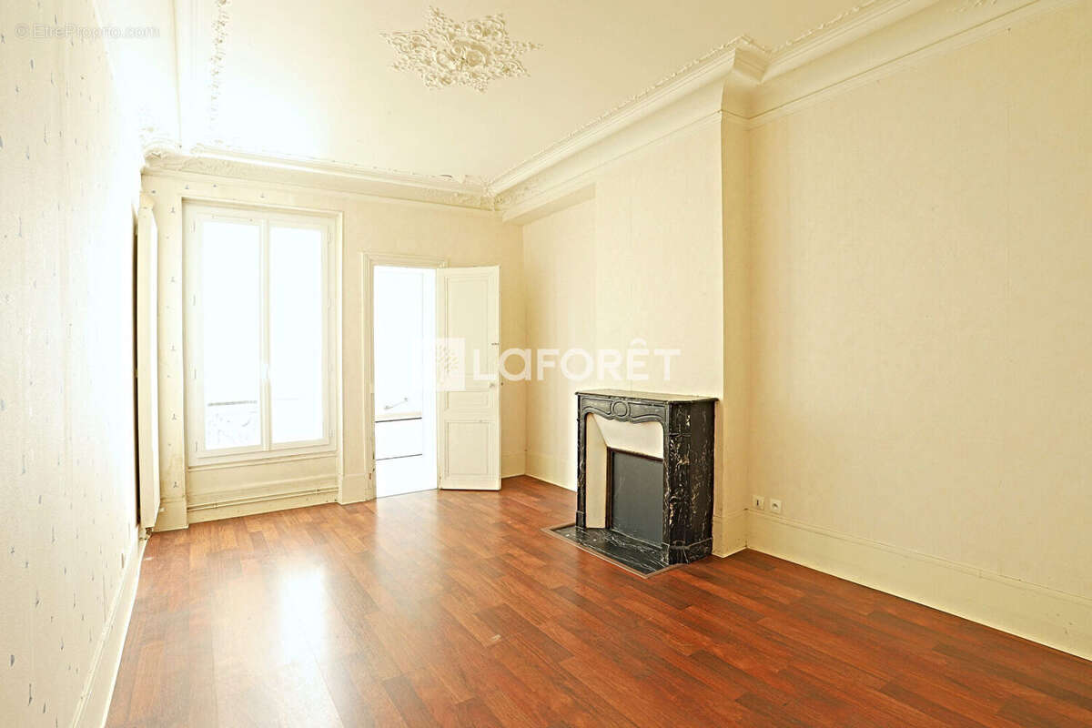 Appartement à PARIS-14E