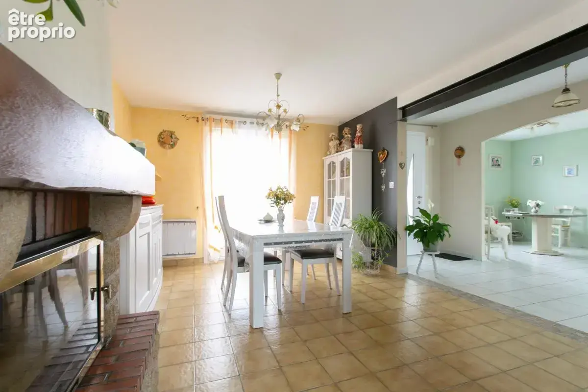 BAISSE DE PRIX  Maison 4 chambres en plein bourg de MESANGE - photo 3