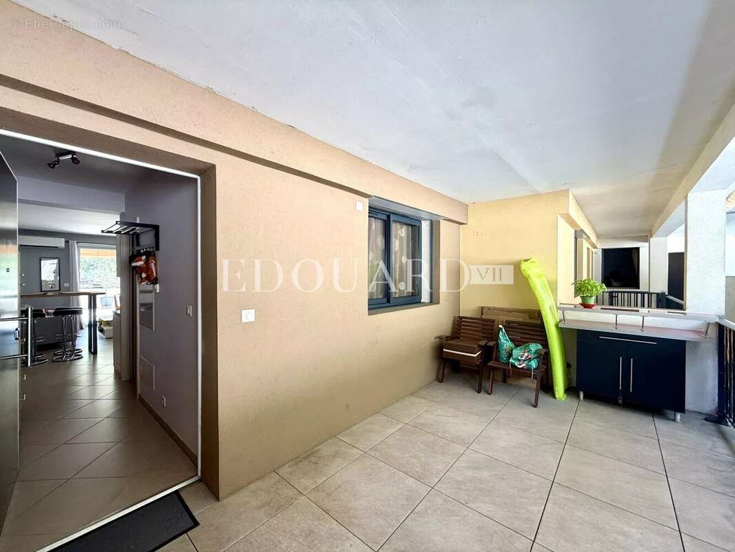 Bel trois pièces en excellent état dans résidence moderne avec piscine et performante sur le plan énergétique - photo 23