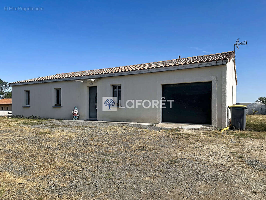Maison Availles Thouarsais 1711 m2 - photo 2