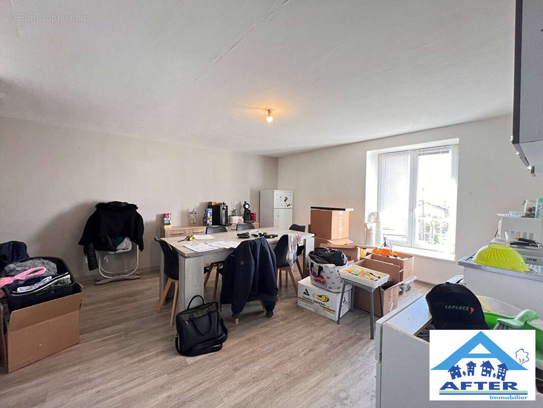 Appartement à MAIZIERES-LES-VIC