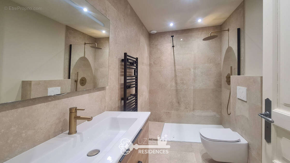 Appartement rénové de 90 m2 avec terrasse et 2 suites au cœur d'Uzès - photo 14