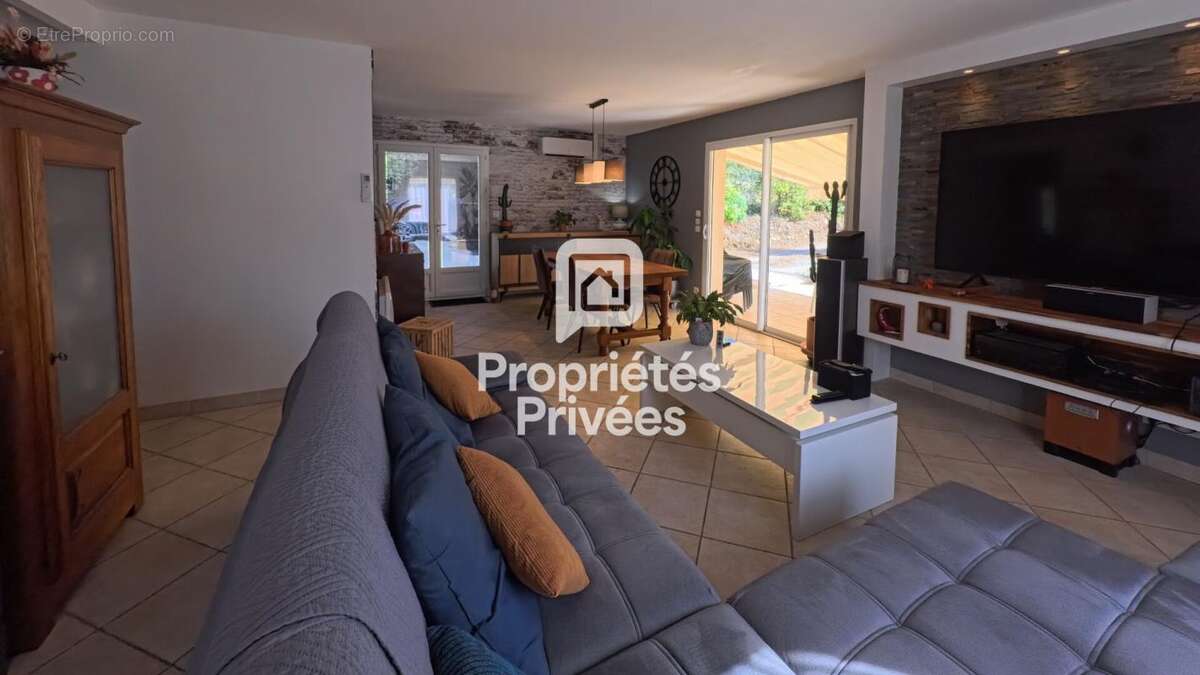 Maison PLAIN-PIED + 2 GARAGES - Secteur Nontron - photo 5