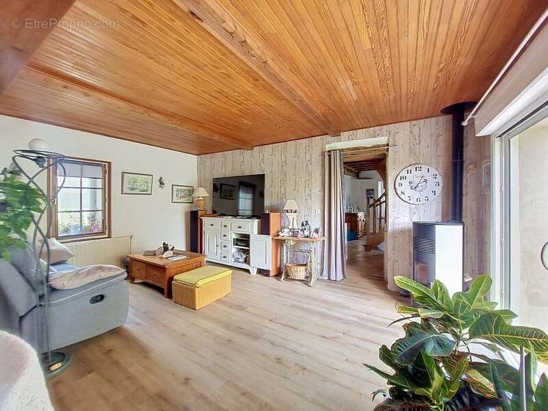 Maison à MEZIN