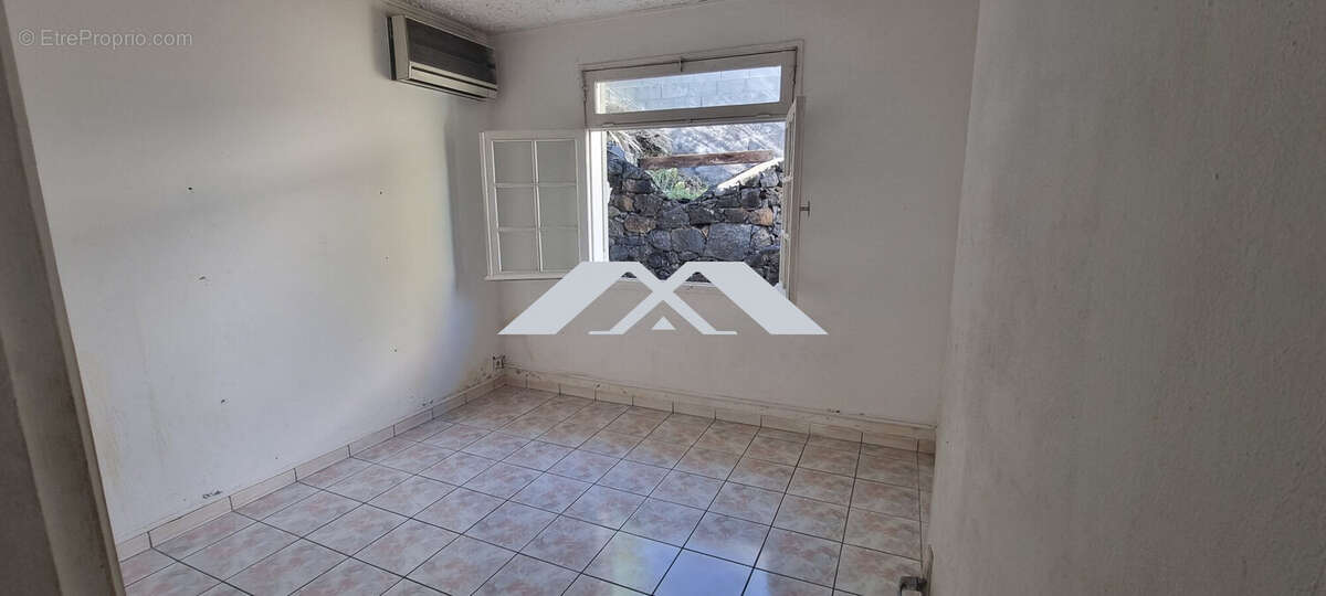 Maison 160 m² à Saint-Leu  - photo 4