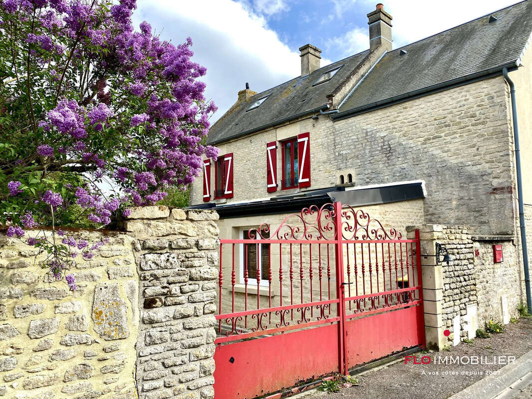 Maison à PERIERS-SUR-LE-DAN