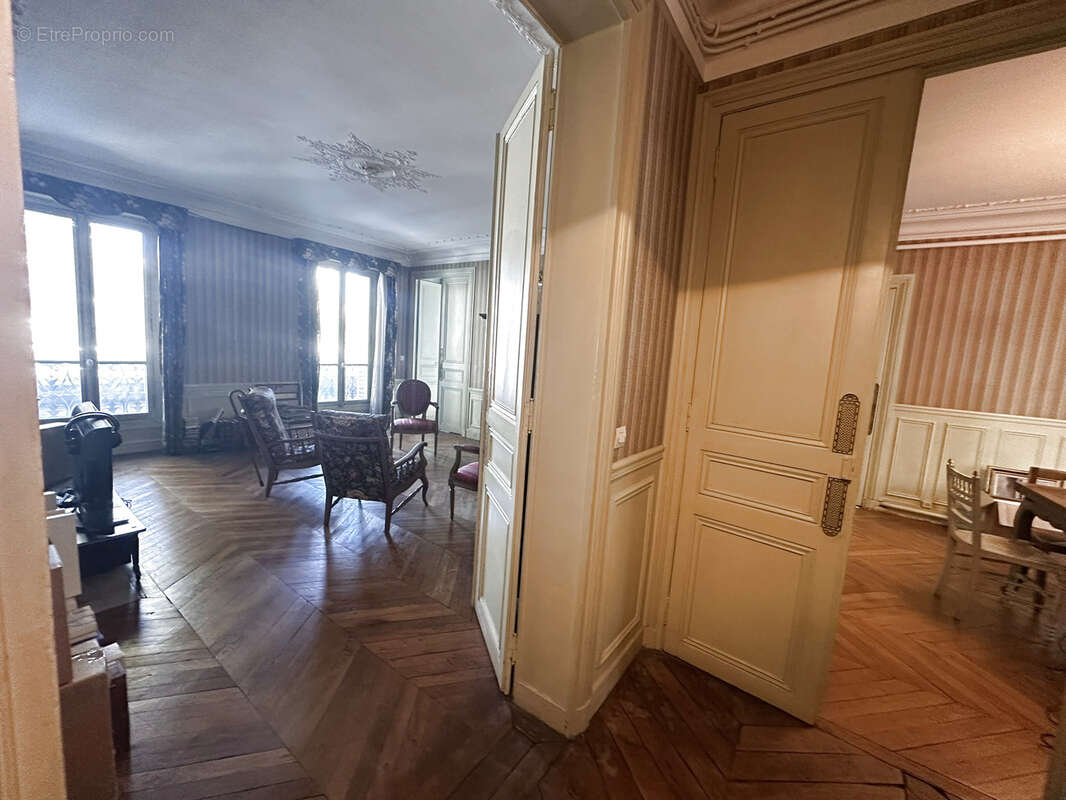 Appartement à PARIS-16E