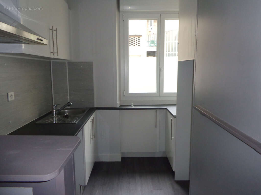 Opportunite hypercentre reims - superbe appartement t2 de 46m2 + 2 caves - photo 7