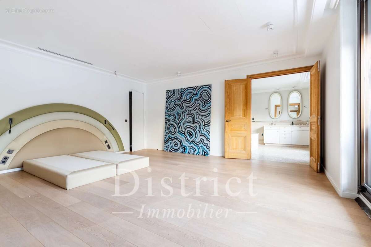 Appartement à NEUILLY-SUR-SEINE